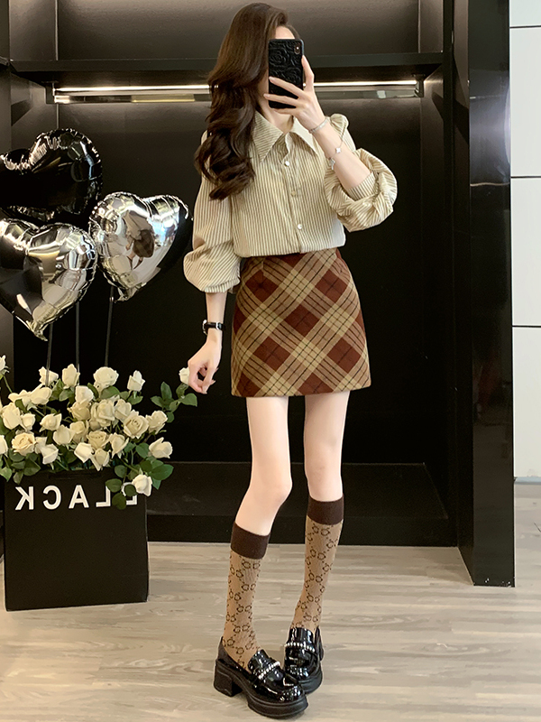 Women Fashion Online - Modieus geruit en gestreept overhemd met